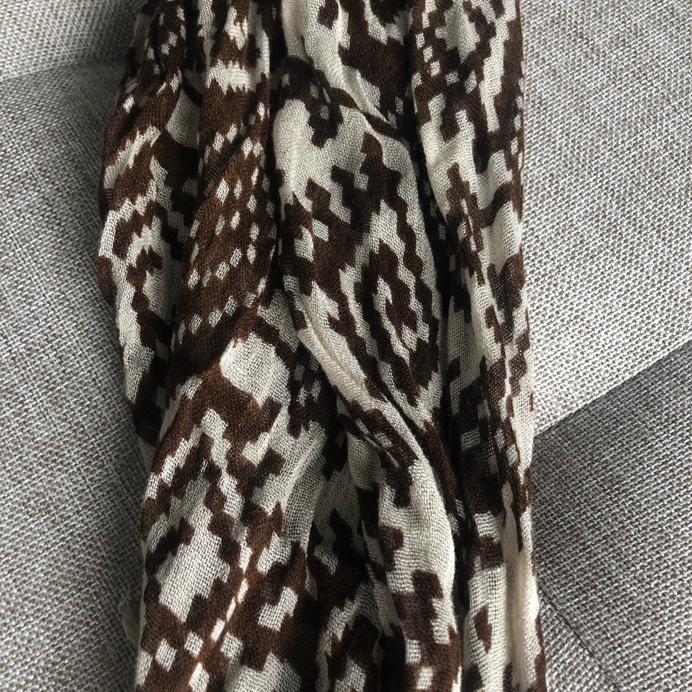 Geometric Print Scarf - Picture 4 of 4